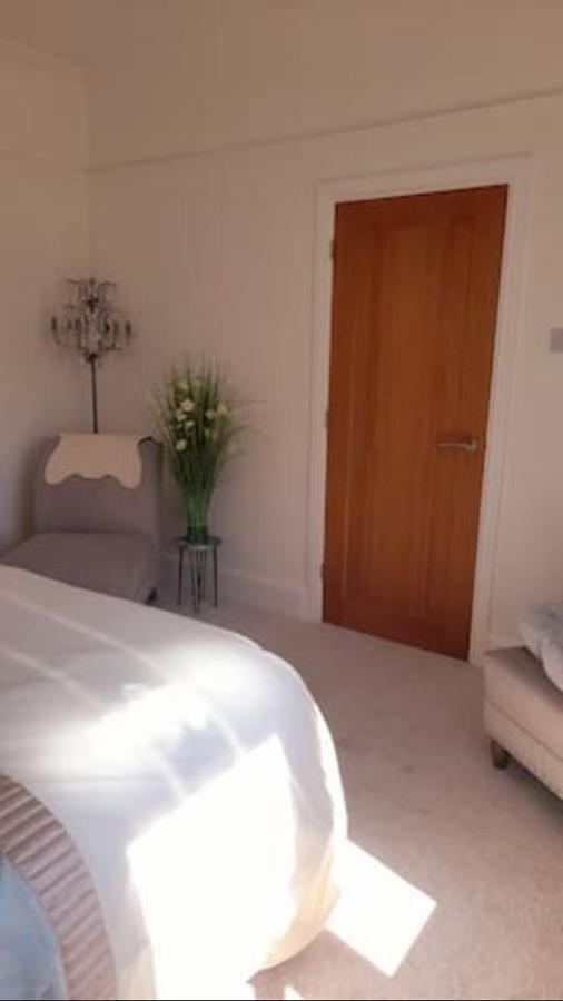 Quaint Little Guest Suite With Private Parking Newport  Exterior foto